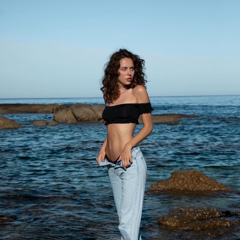 Female model photo shoot of Alexandra Pinheiro