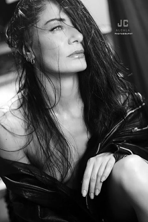 Female model photo shoot of Jelena La