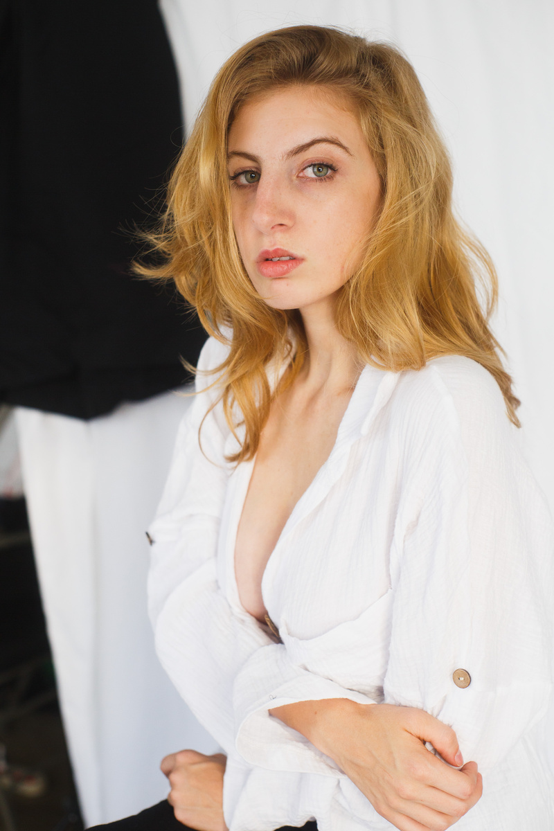 Female model photo shoot of klueke