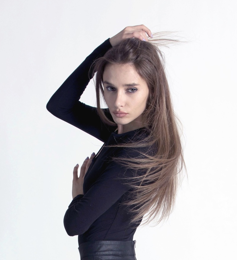 Female model photo shoot of Karina Barracuda