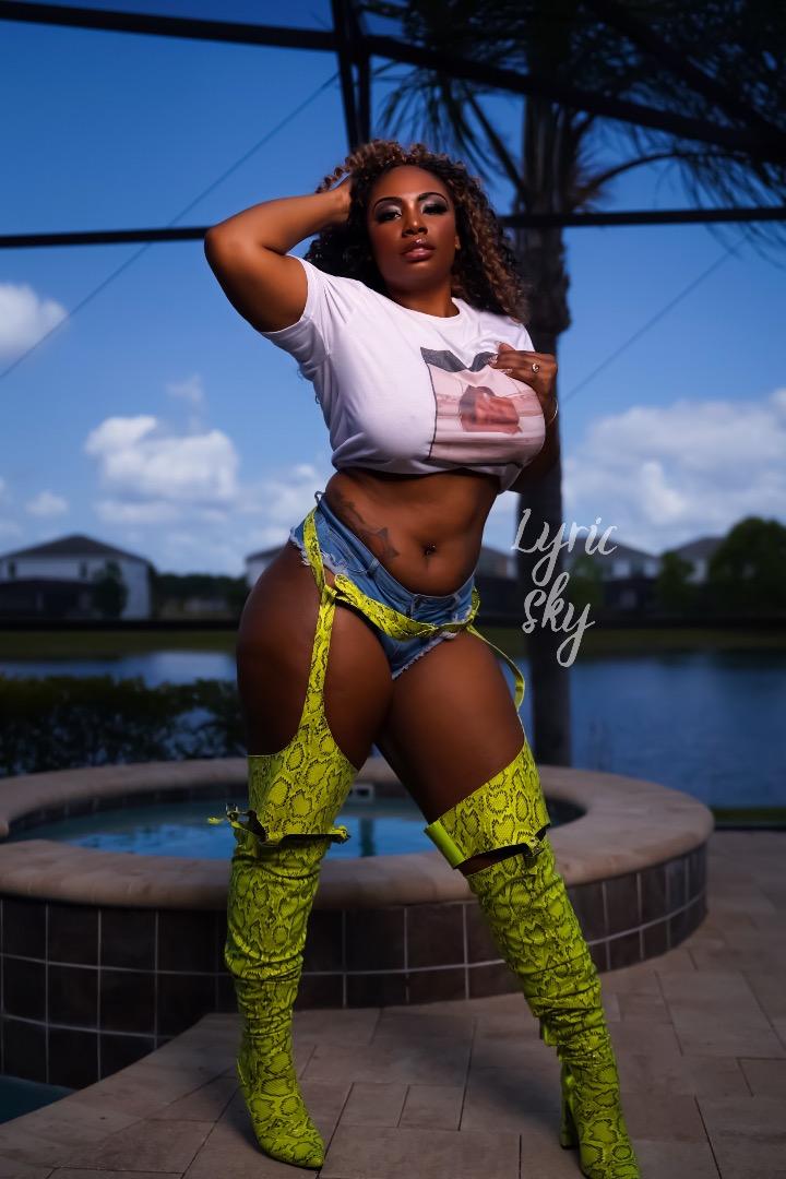 Female model photo shoot of lyricskyxx in Orlando