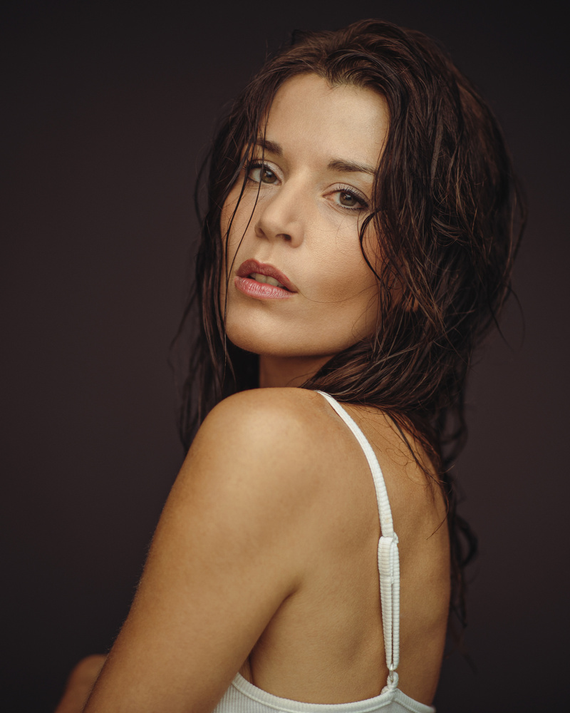 Female model photo shoot of Sarah Bonrepaux