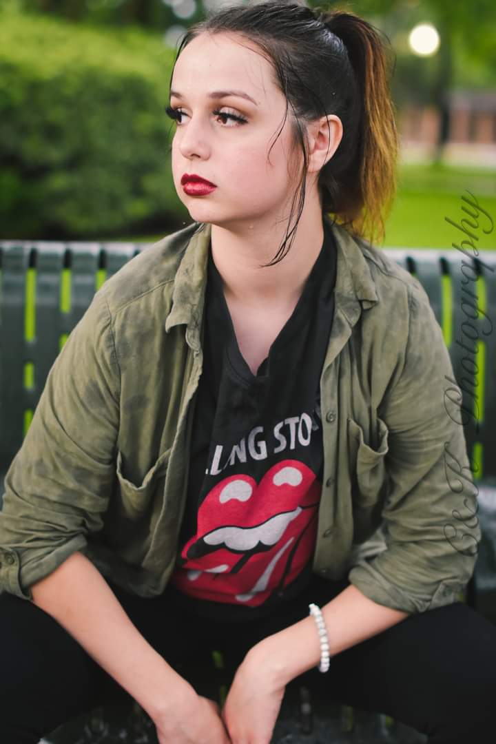 Female model photo shoot of Chelsea Martin
