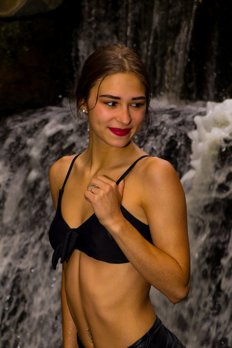 Female model photo shoot of Alleyautumn