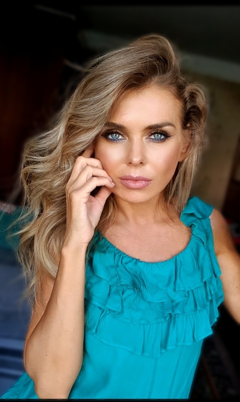 Female model photo shoot of Julia Serova