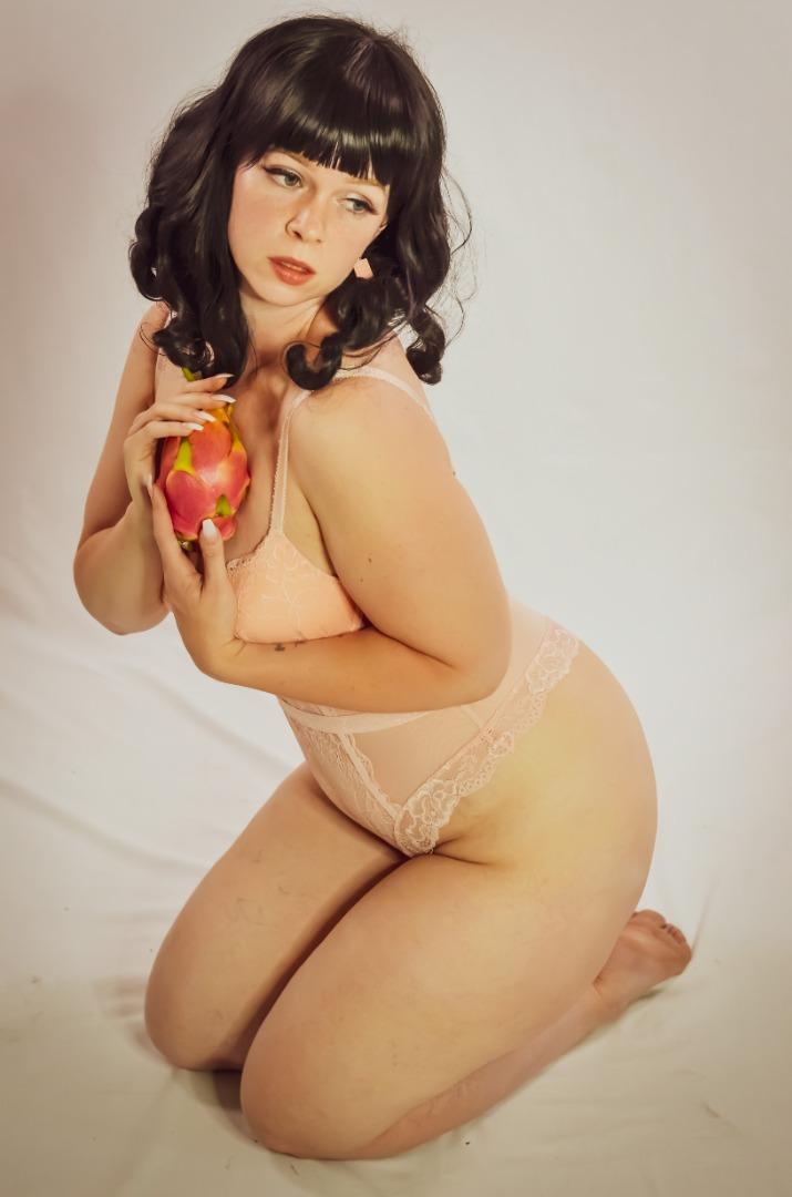 Female model photo shoot of Anomalia Rose
