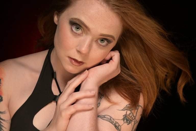 Female model photo shoot of ScarletFever