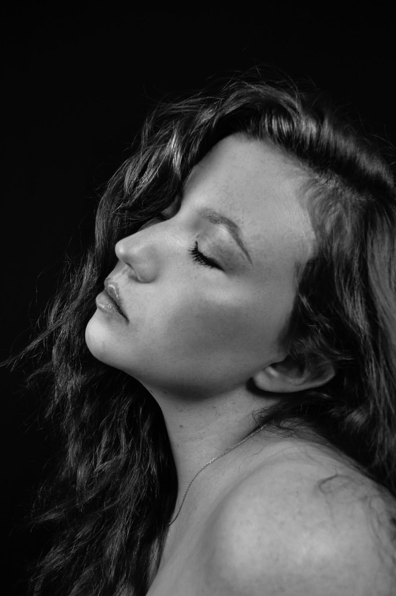 Female model photo shoot of Lisa Sargent in Charlevoix, mi