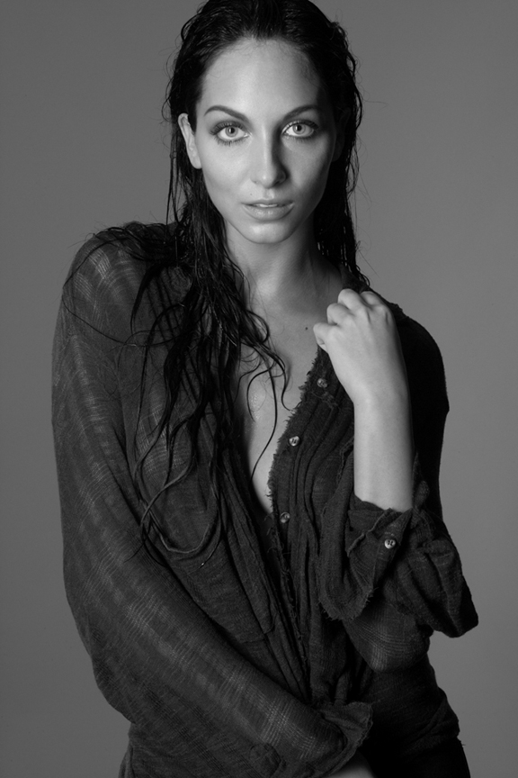 Female model photo shoot of EizneKcM