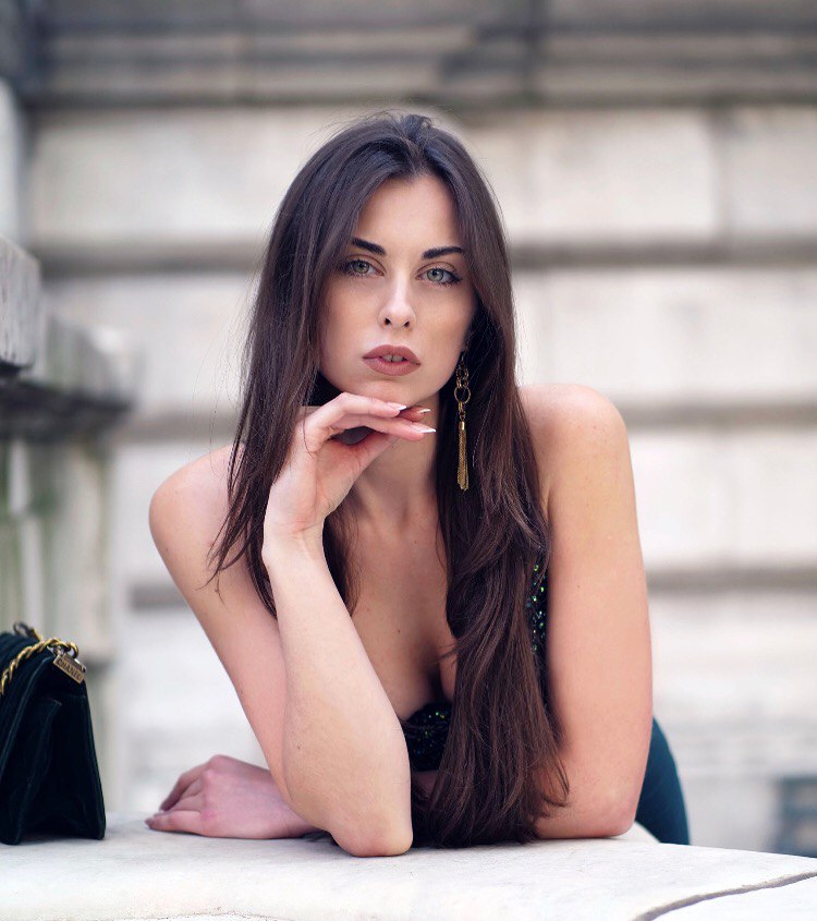 Female model photo shoot of Anastasia98