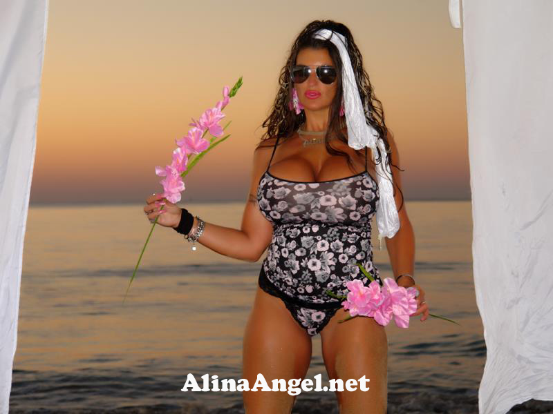 Female model photo shoot of Alina Angel