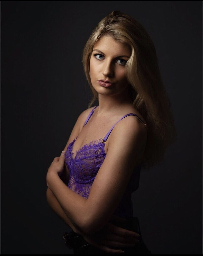 Female model photo shoot of FaithCola