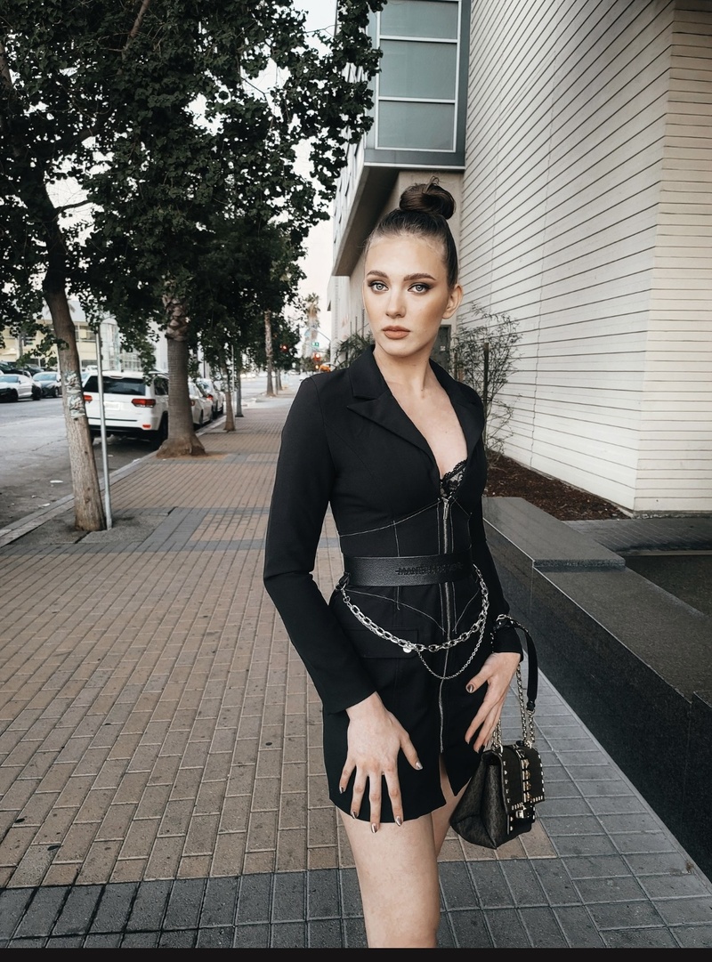 Female model photo shoot of TatyanaLaa