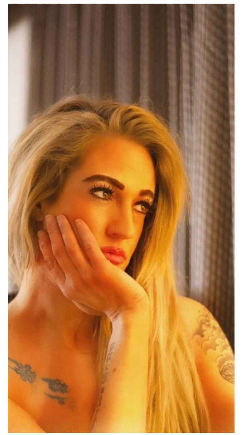 Female model photo shoot of Nickie Bella 2017