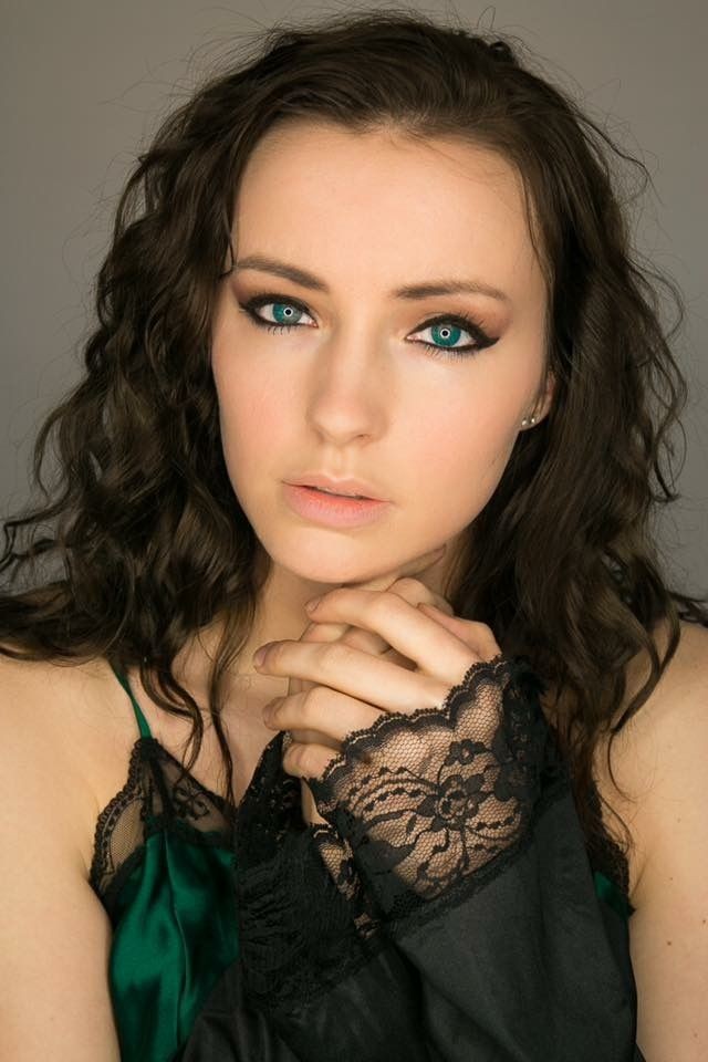 Female model photo shoot of Samantha Leighton