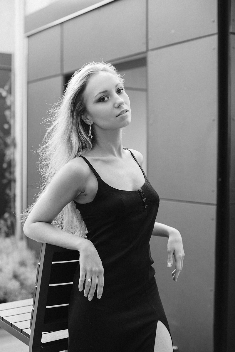 Female model photo shoot of Oksana Danyleiko