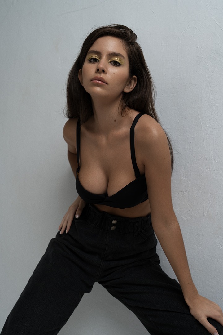 Female model photo shoot of Tanya Pavelyeva
