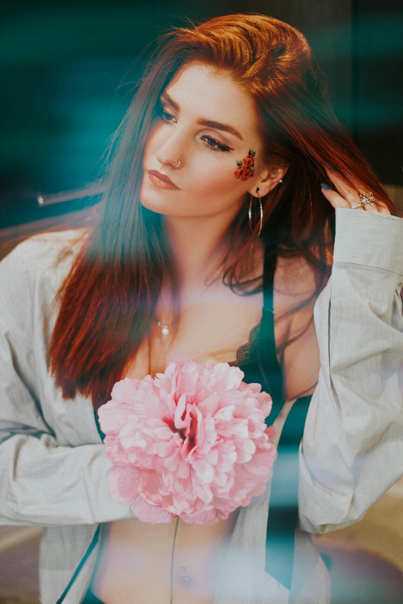 Female model photo shoot of Daria Sharapova