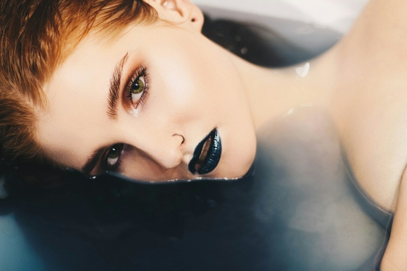 Female model photo shoot of Daria Sharapova