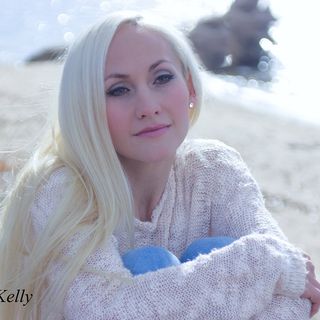 Female model photo shoot of ArtistJaneKelly