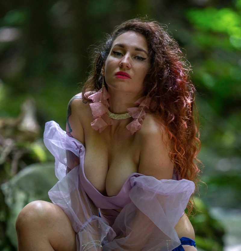 Female model photo shoot of Miss Lika Rossi by Zigifa