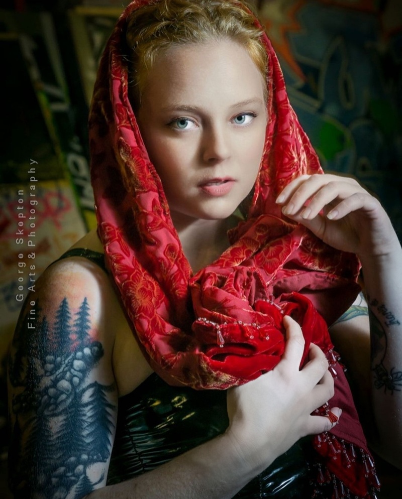 Female model photo shoot of ScarletFever
