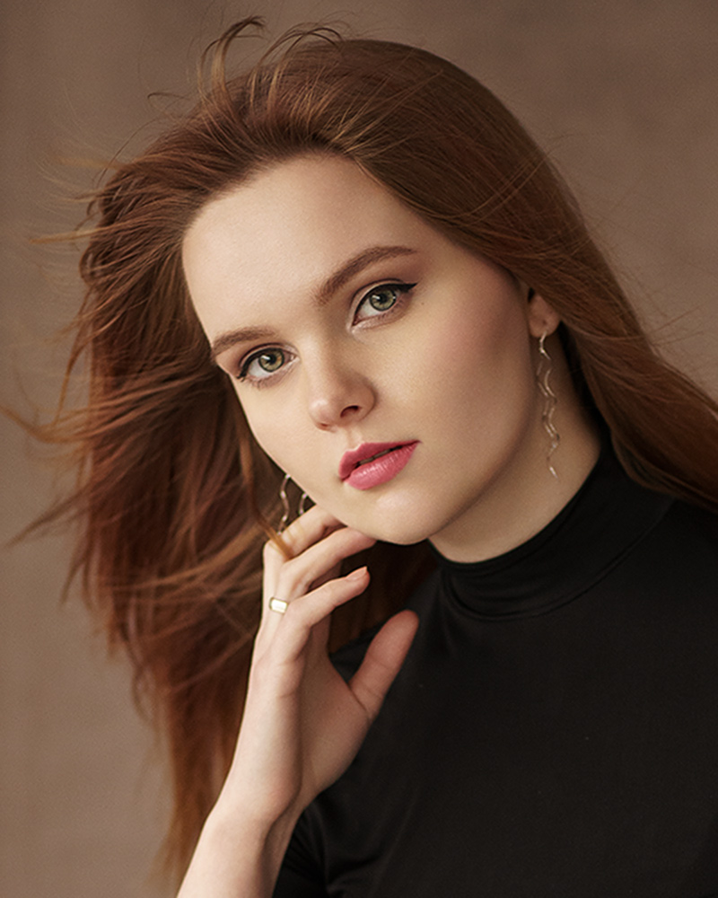 Female model photo shoot of anna_tarasova