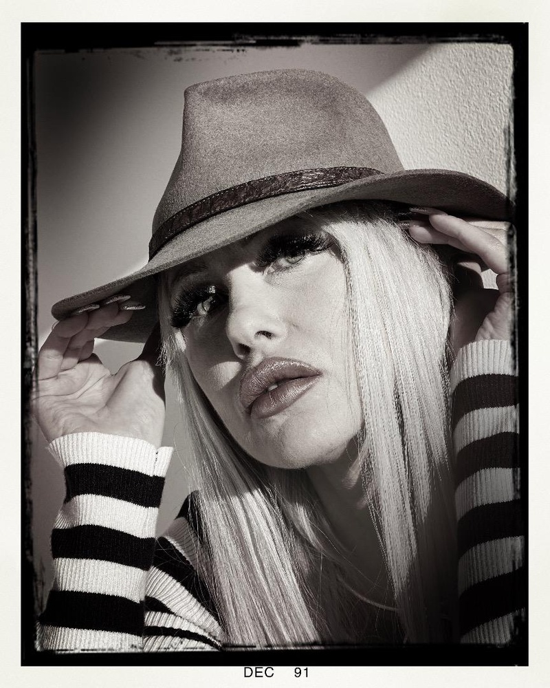 Female model photo shoot of AMERICA LOVA