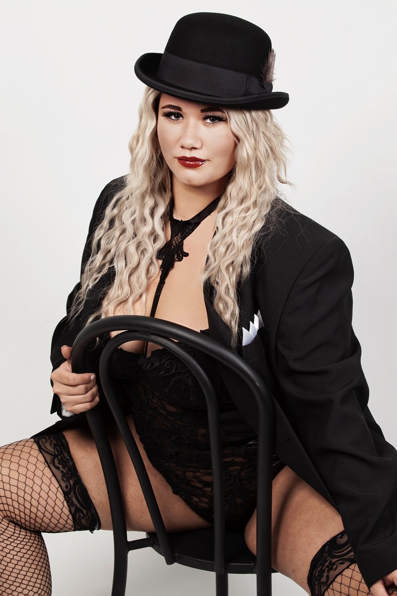 Female model photo shoot of Curvy Kiana by Rodney Smith