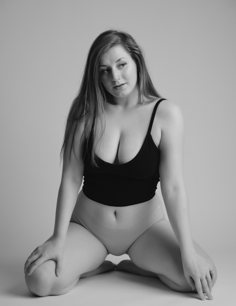 Female model photo shoot of Danielle Visser