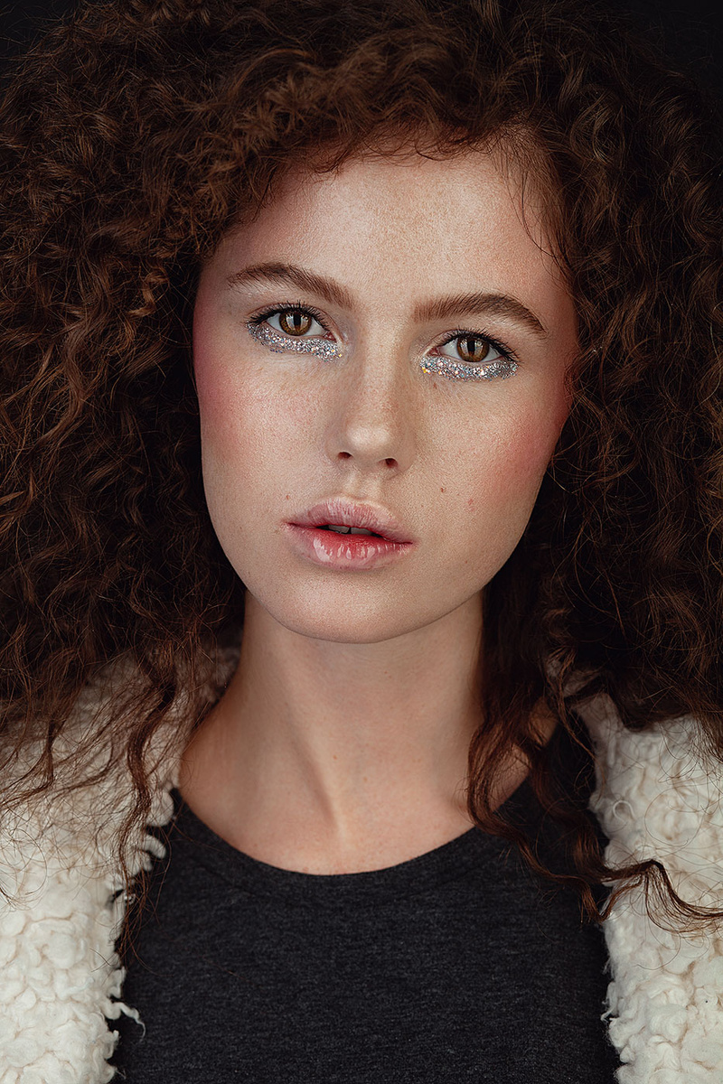 Female model photo shoot of Alexandra Pachkovskaya