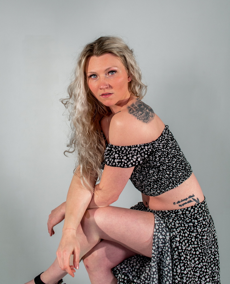 Female model photo shoot of laurel sartin