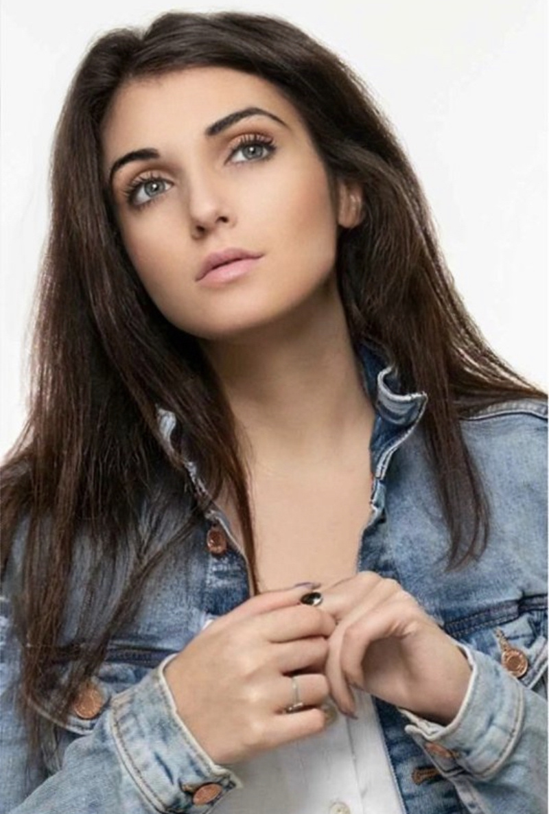 Female model photo shoot of taylorashleigh