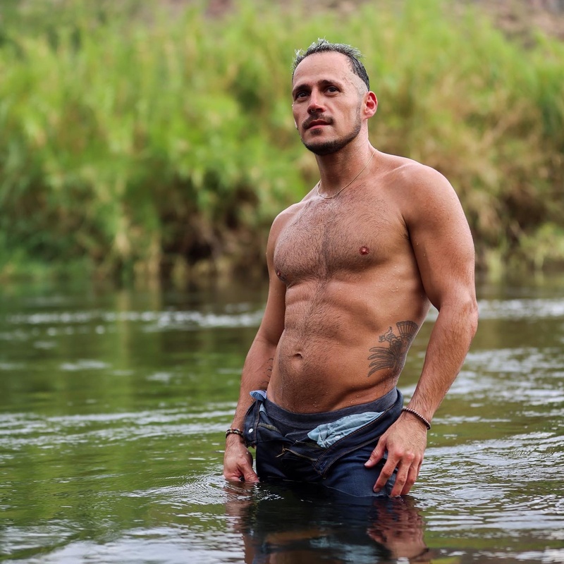 Male model photo shoot of carlosmarioc3774 in East Salt River