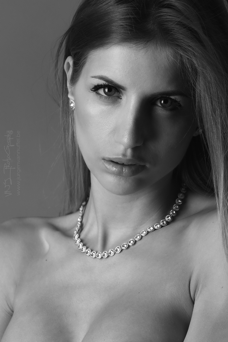 Female model photo shoot of Alisson Nina Model