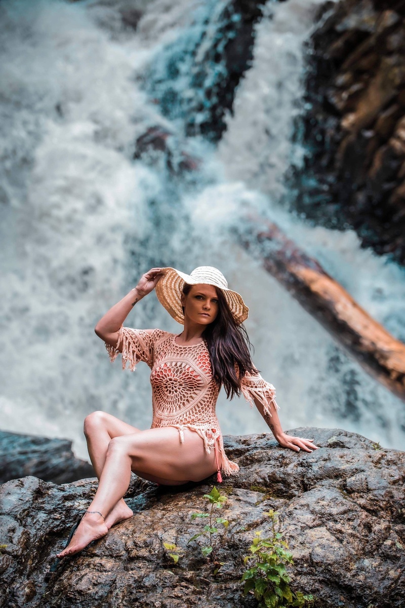 Female model photo shoot of AlishaMae09 in Potomac Wayside Park