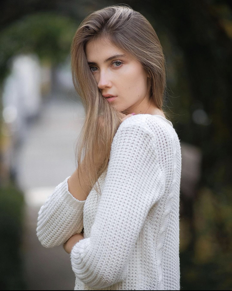 Female model photo shoot of Alessandra model