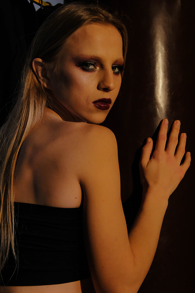 Female model photo shoot of darya_modell