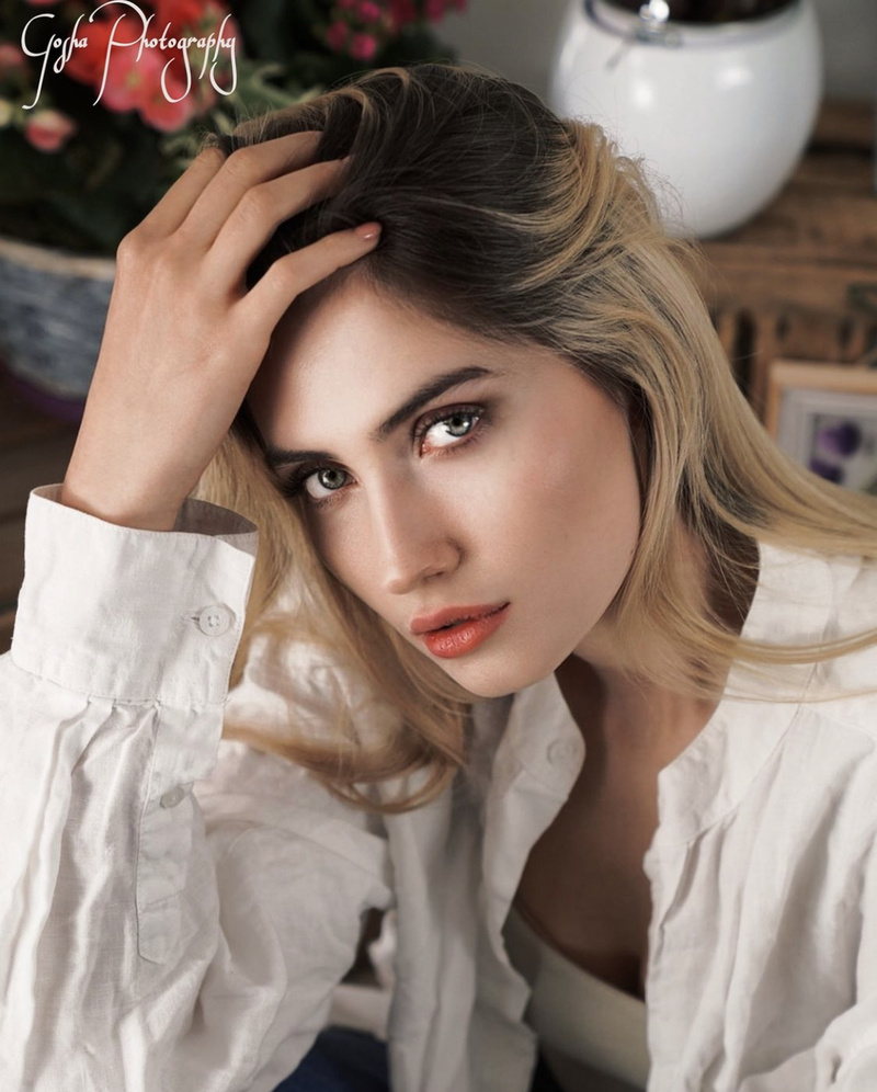 Female model photo shoot of Alessandra model