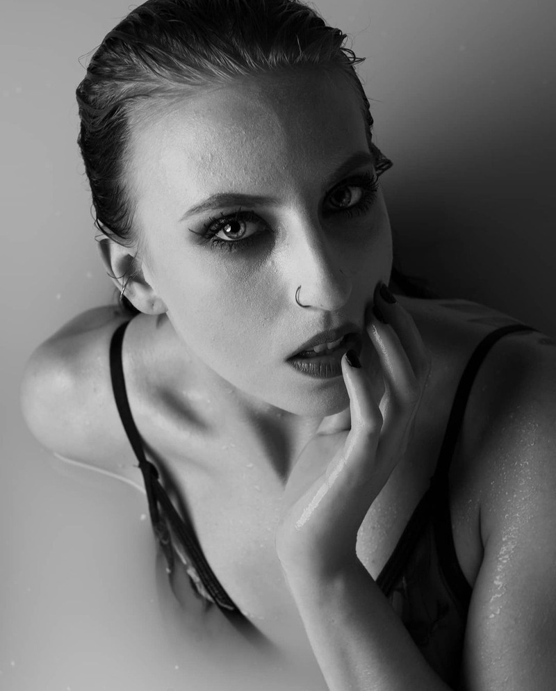 Female model photo shoot of Harpy Gray