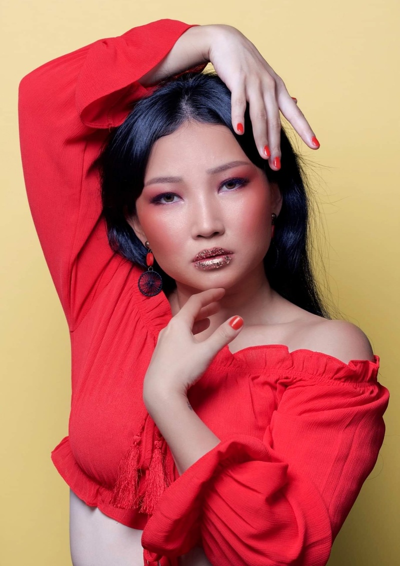 Female model photo shoot of Julia Pyao