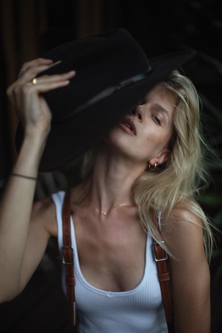 Female model photo shoot of fernanda ramirez