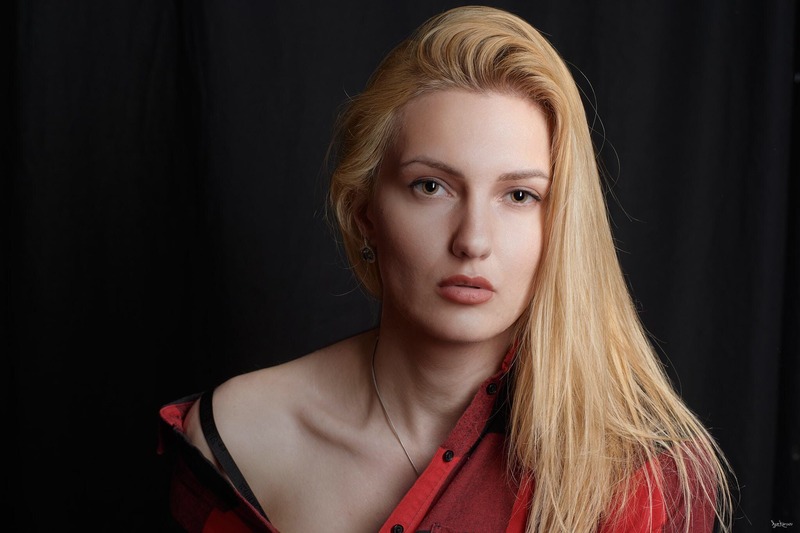 Female model photo shoot of Eva Sikorsky