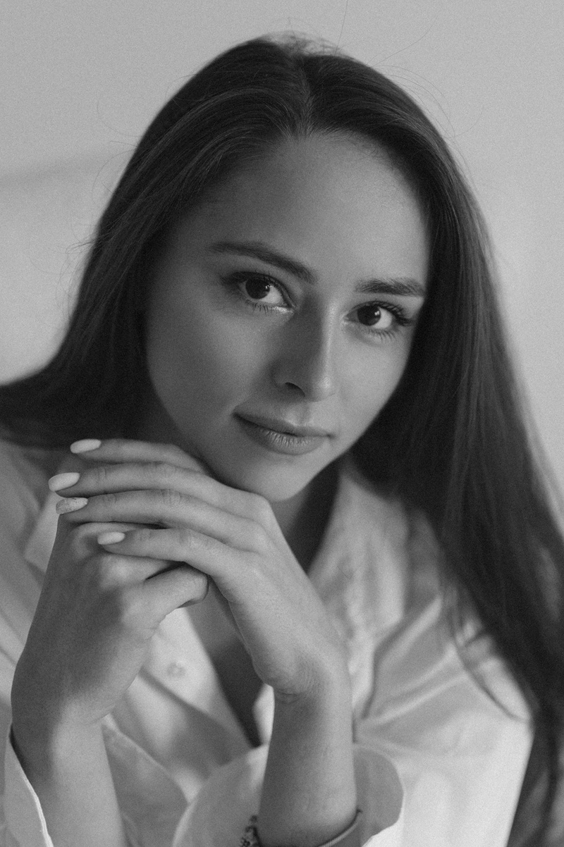Female model photo shoot of Juliia_Reznichenko