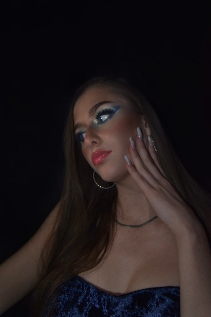 Female model photo shoot of alexisgervais