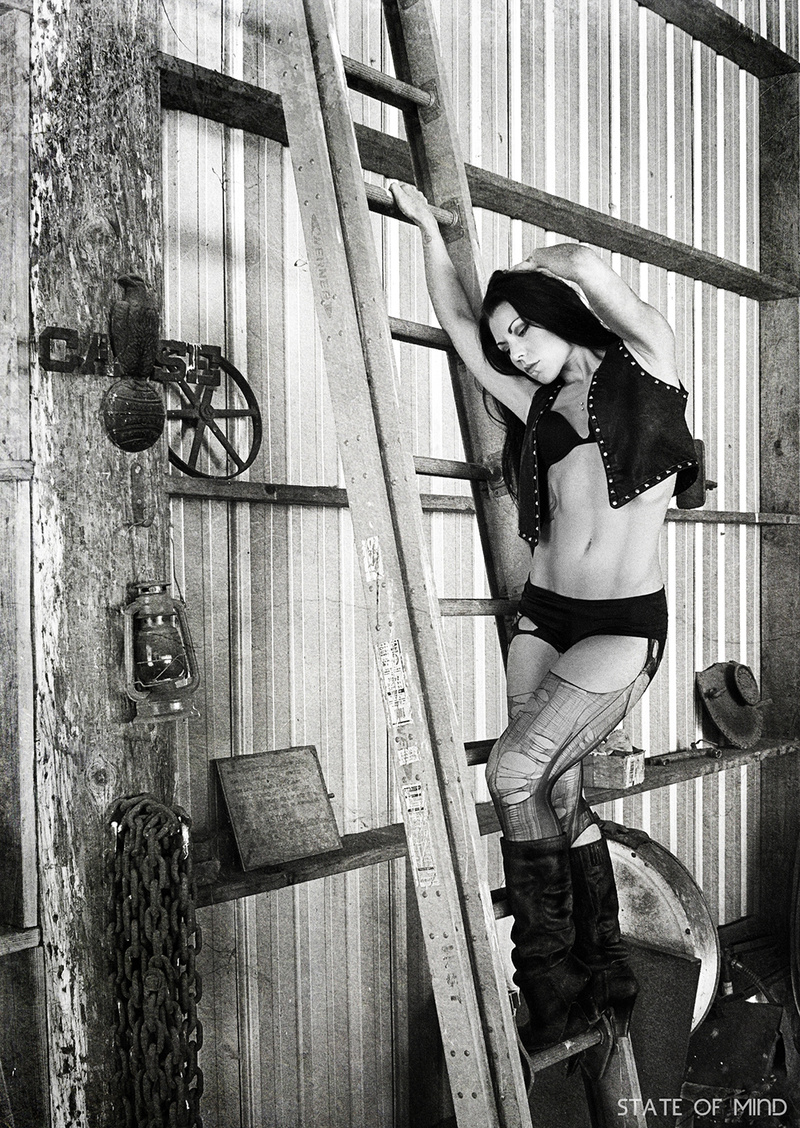 Female model photo shoot of Aura Photo in San Diego, California