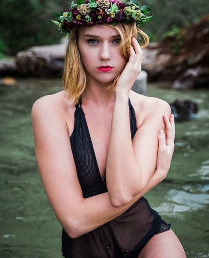 Female model photo shoot of Angela Leigh Smith