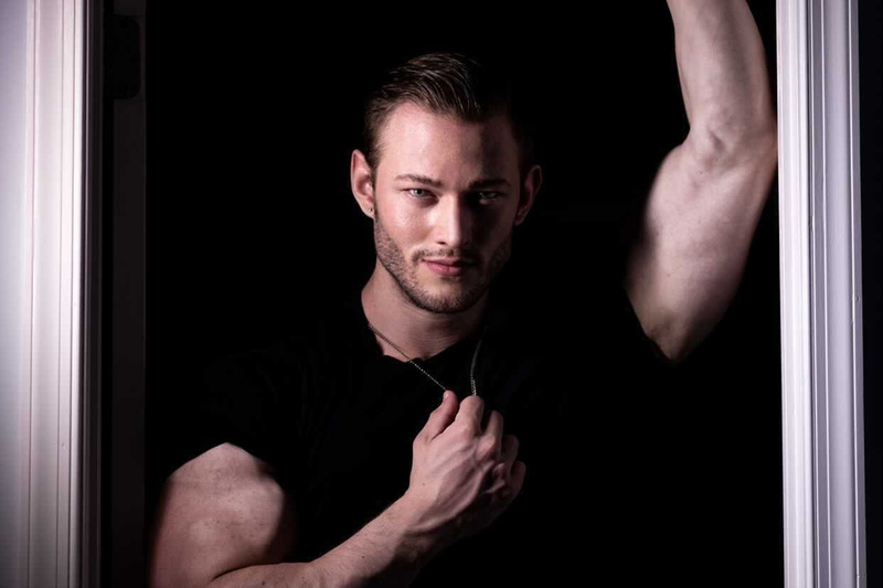 Male model photo shoot of Maxkfit