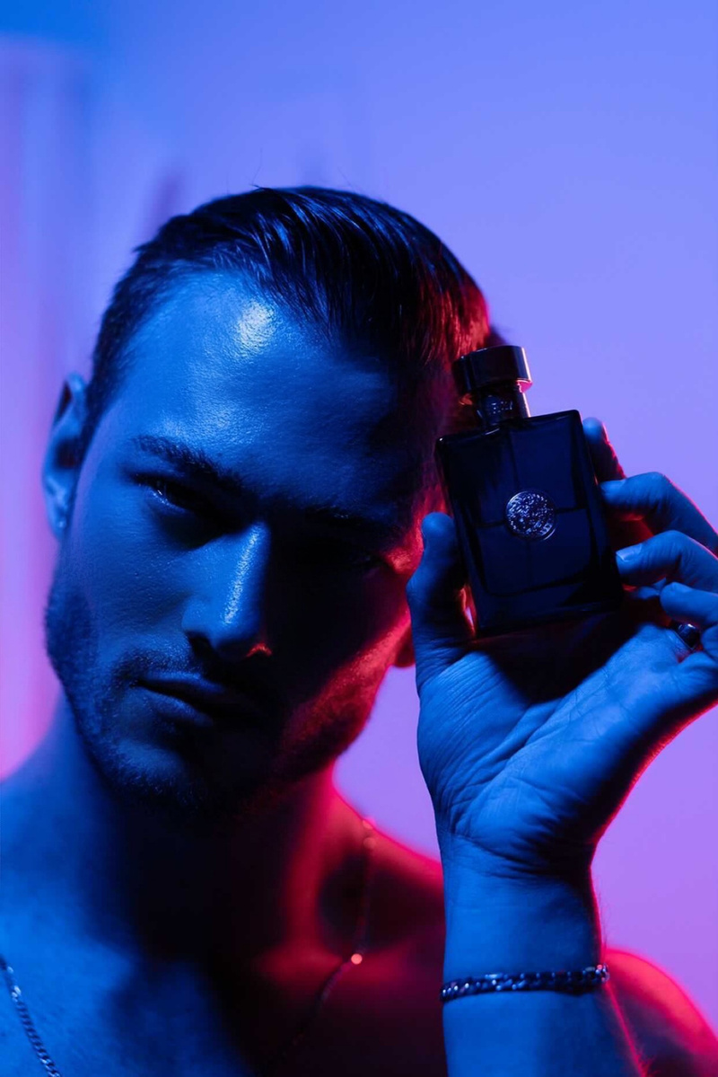 Male model photo shoot of Maxkfit