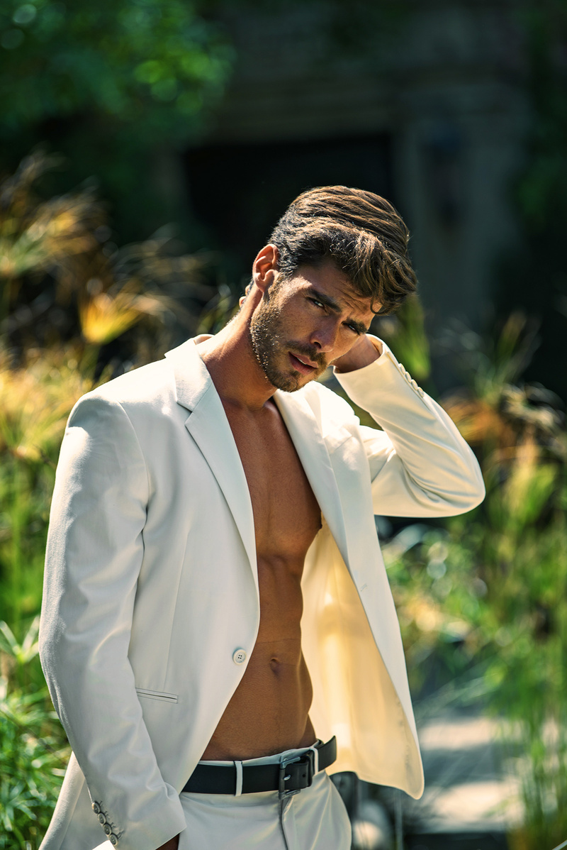 Male model photo shoot of Mark Saprykin